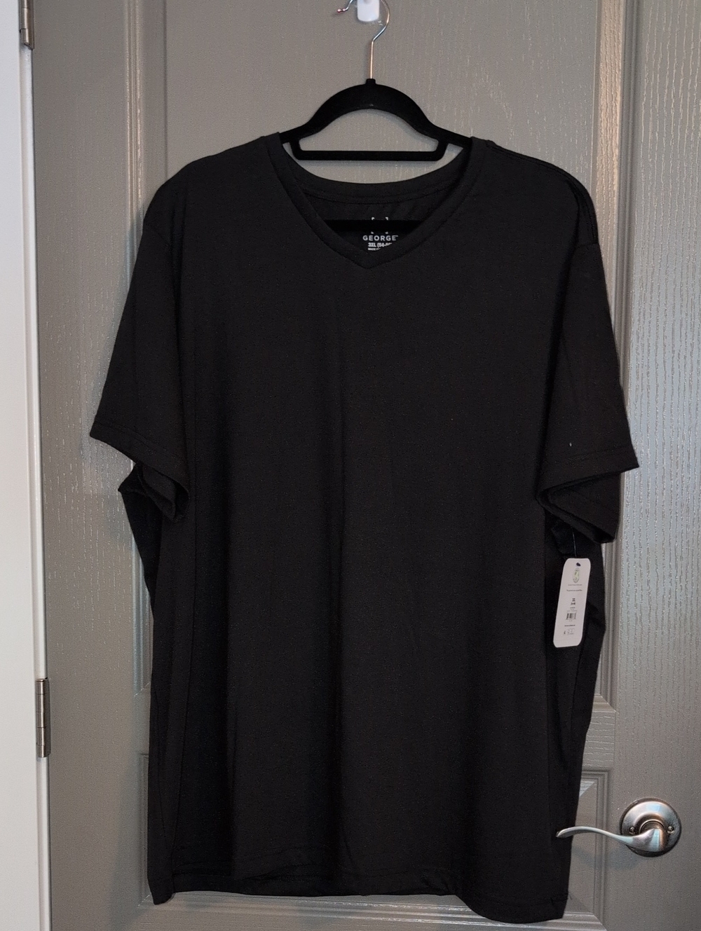 George Men's V-Neck Short Sleeve Tee — Black